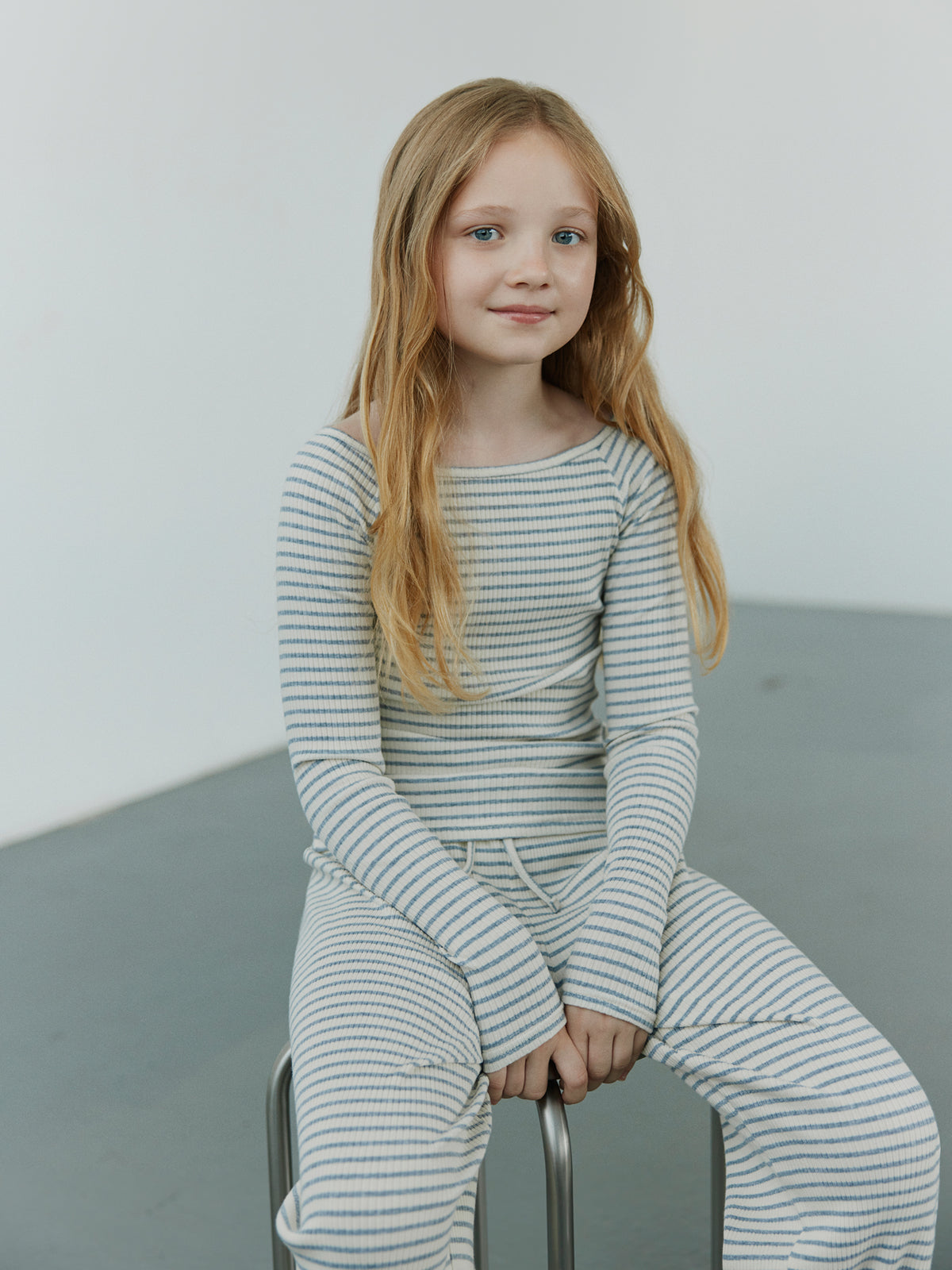 Sofie Schnoor YOUNG SOMASY T-SHIRT T-shirt lang ærmet 8048 Grey Striped